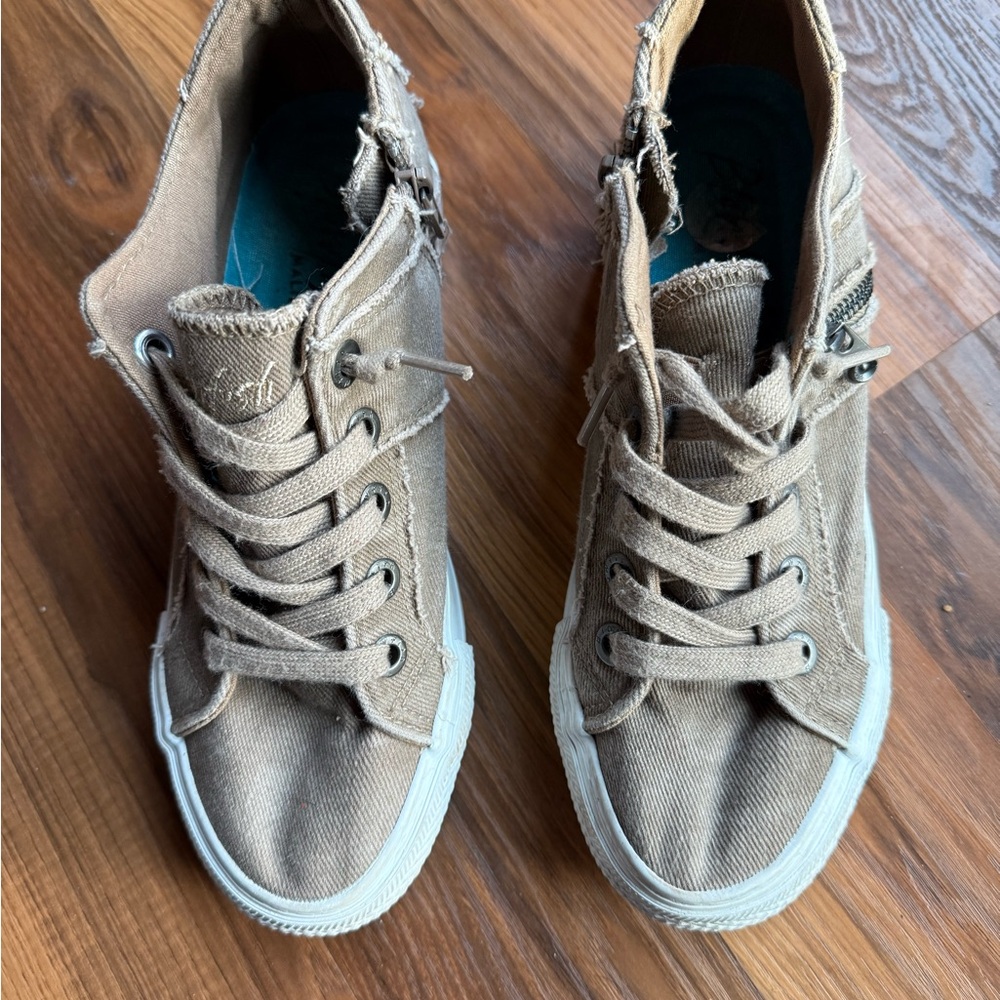 Sneakers - Picture 2 of 5